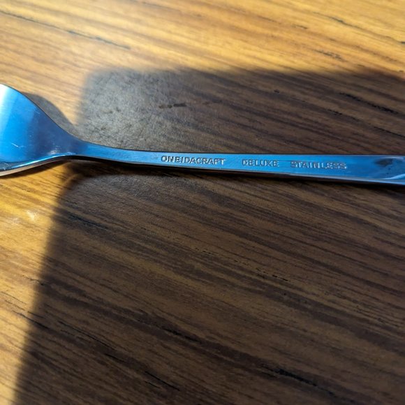 Oneidacraft Nordic Crown Deluxe Stainless Flateware 4 pc Salad Forks - Picture 4 of 4